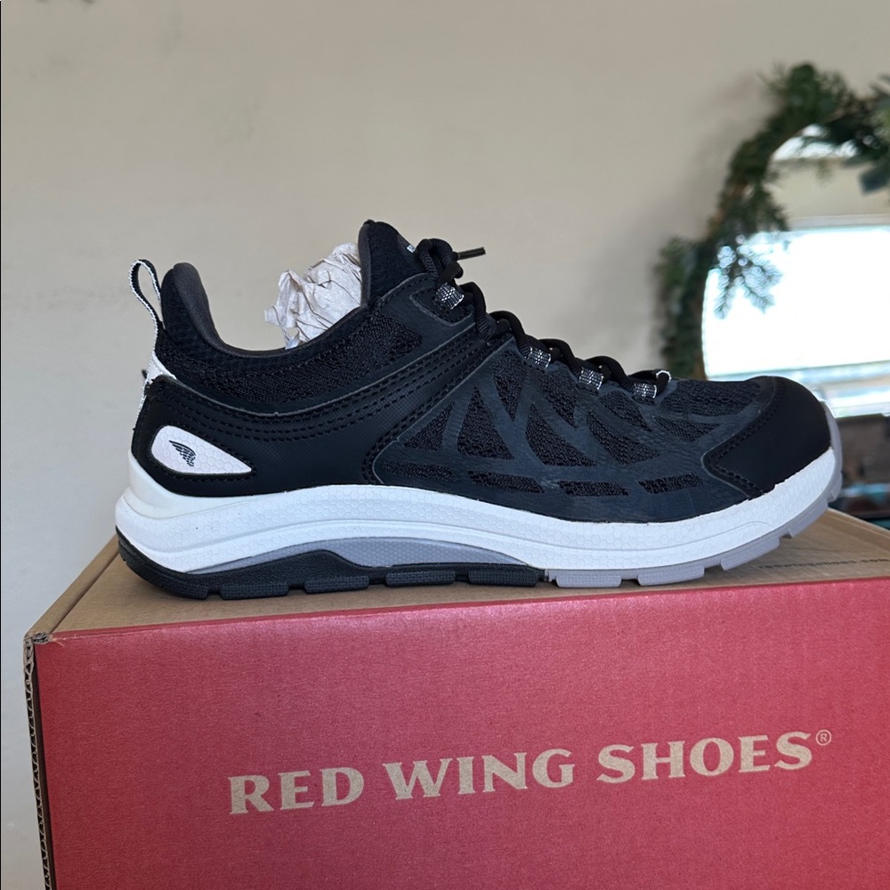 Red Wing Womens 8335 Black Athletic Work Shoes EH Rated Vibram Size 9.5